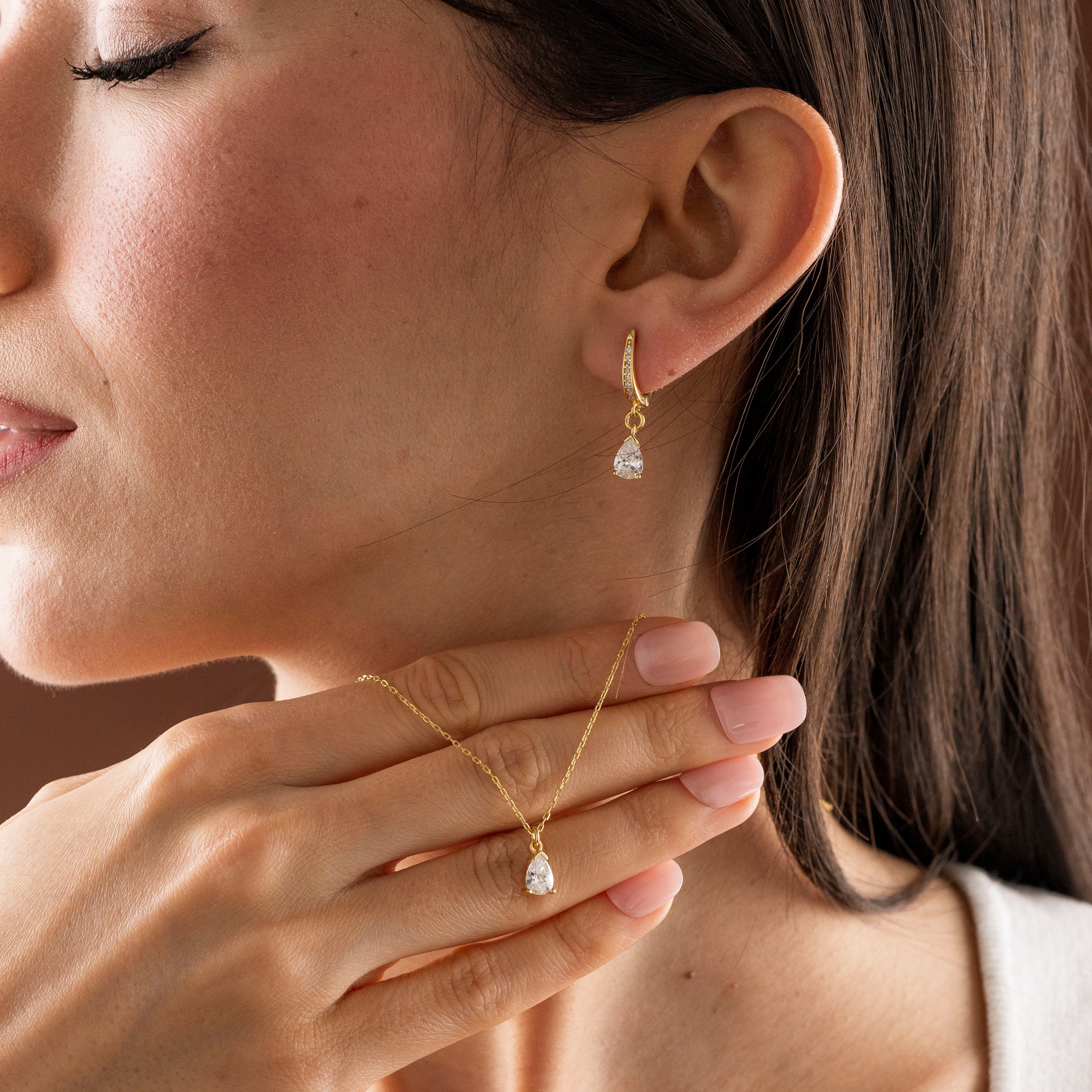 Elegant Pear-Cut Diamond Look Jewelry Set
