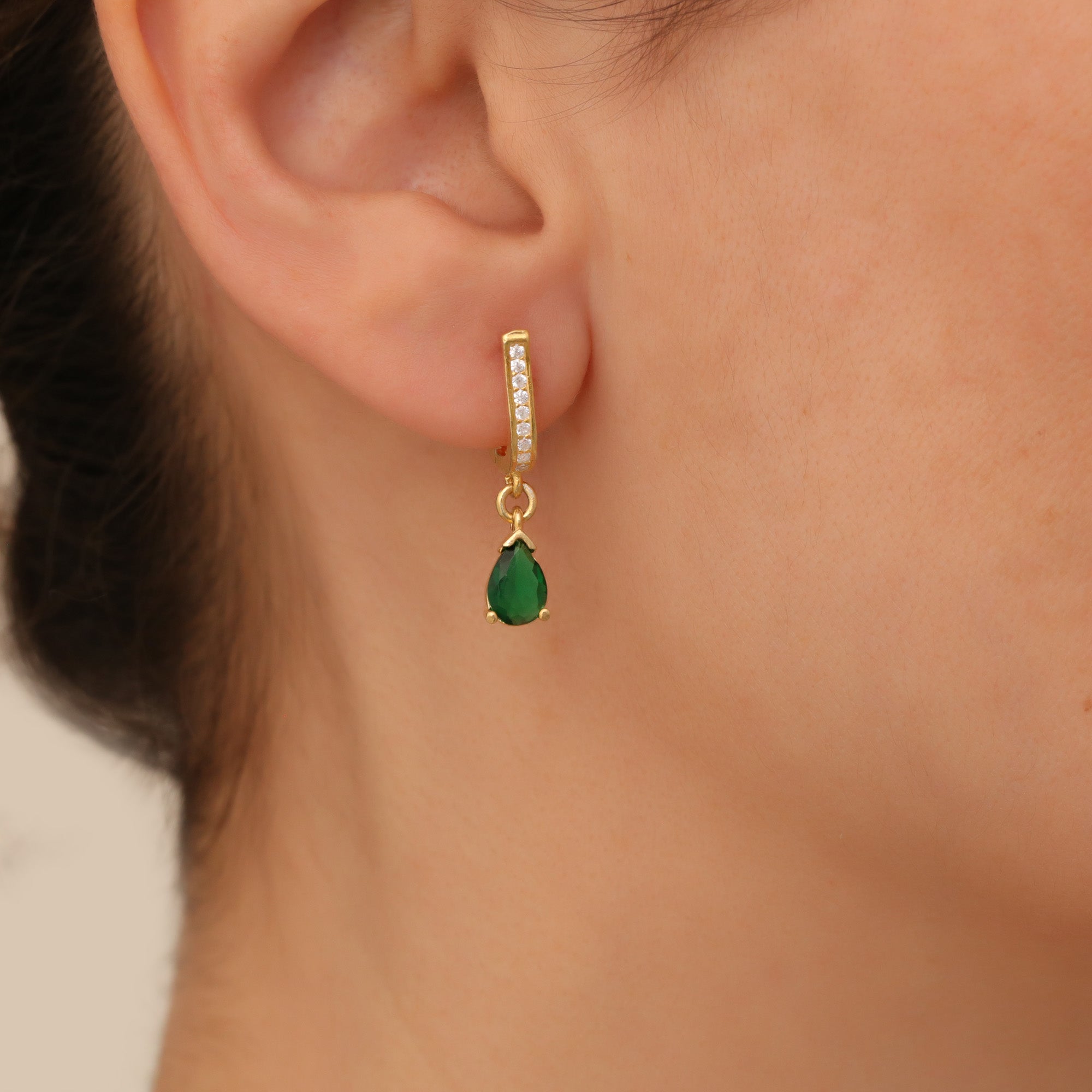Elegant Pear-Cut Emerald Green Jewelry Set