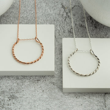 Twisted Wire Circle Ring Holder