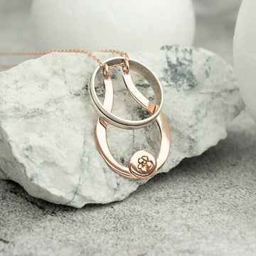 Silberne Geburts-Blumen-Ring-Halter-Halskette