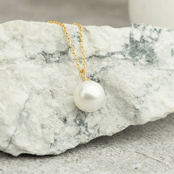 14k Solid Gold Single Freshwater Pearl Necklace