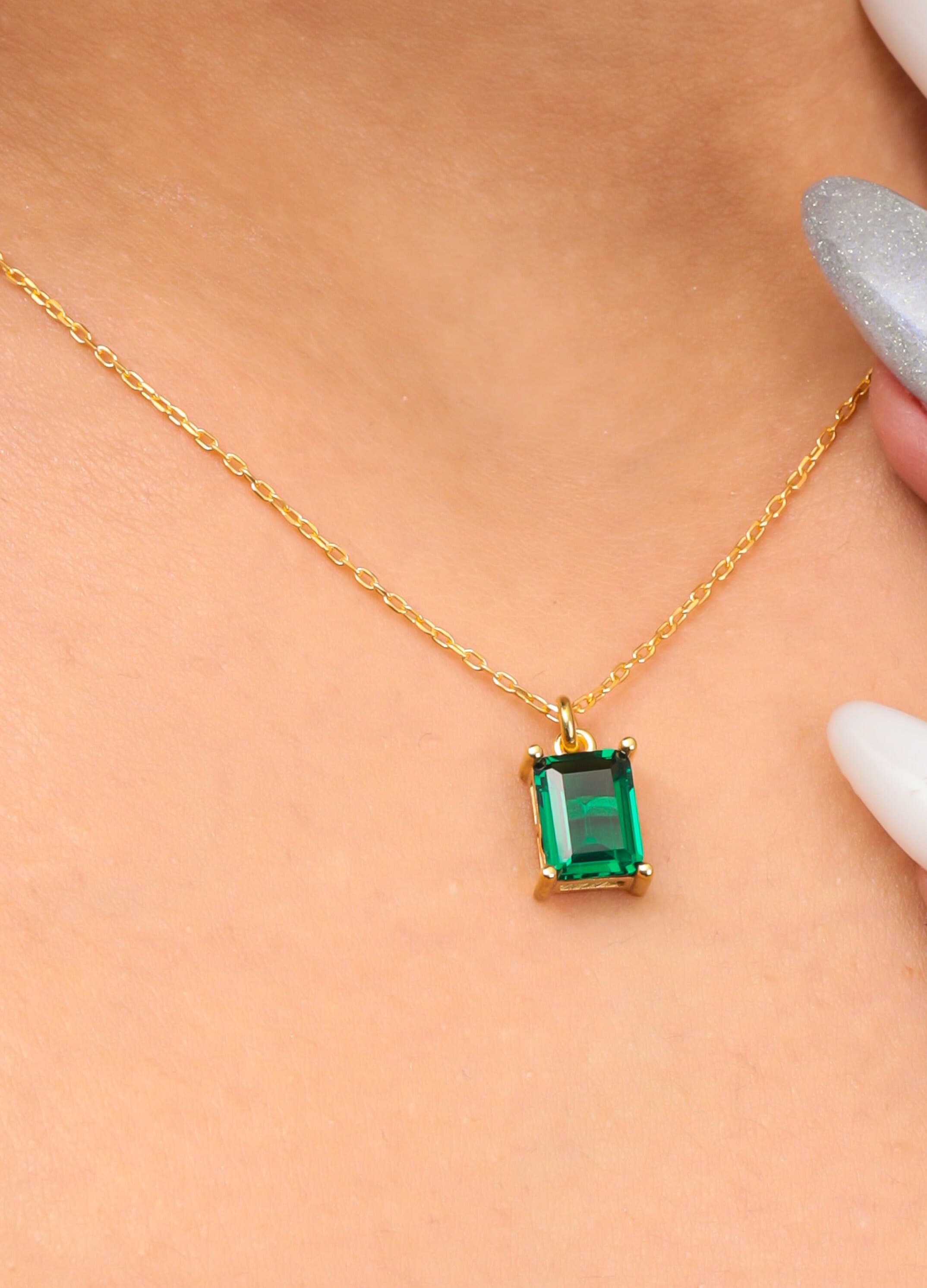 Perry Pendant Necklace (Emerald) – Love Stylize