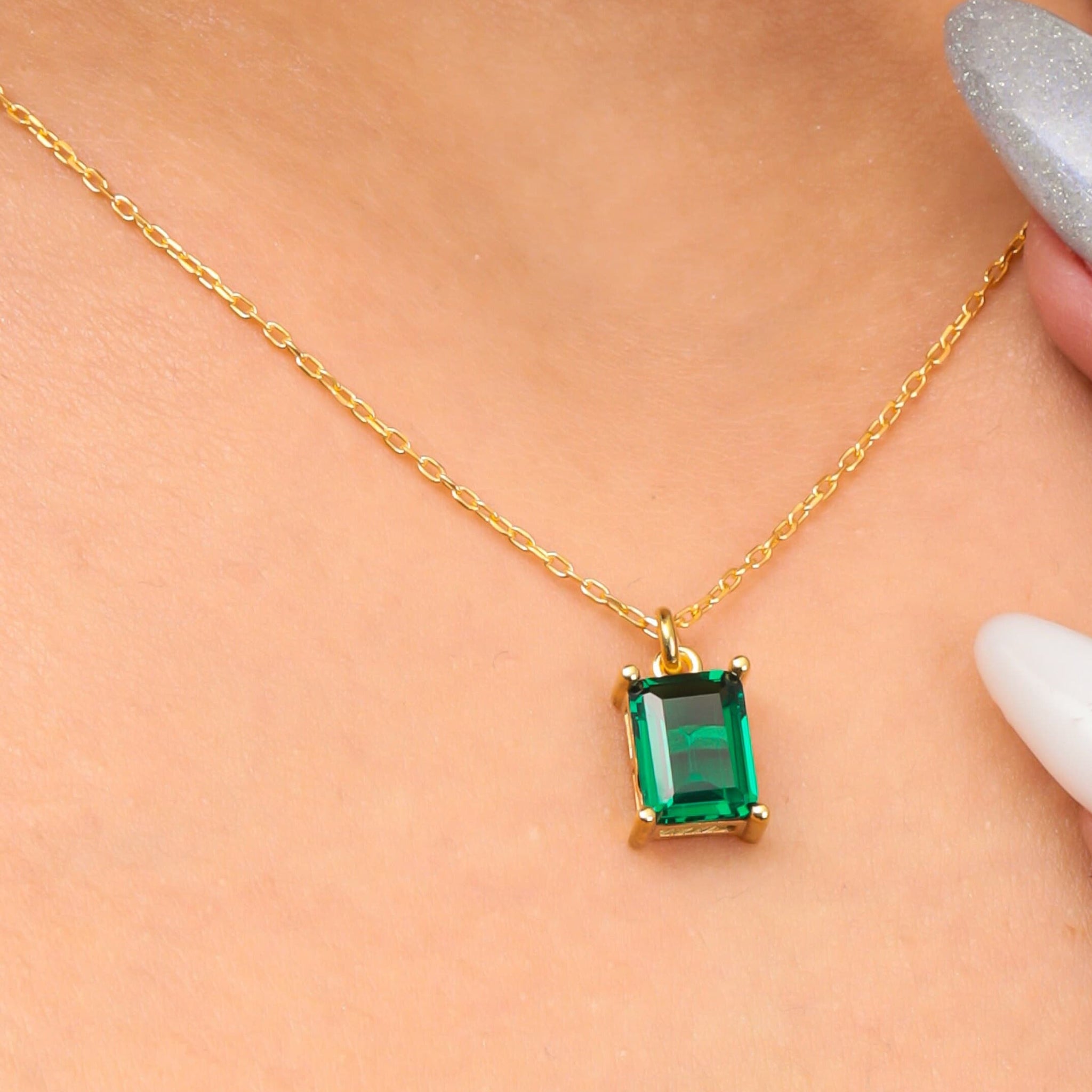 Emerald Cut Diamond Necklace, Emerald Choker Necklace, Tiny Baguette Emerald cz pendant necklace, Emerald Jewelry ,Rectangle Necklace