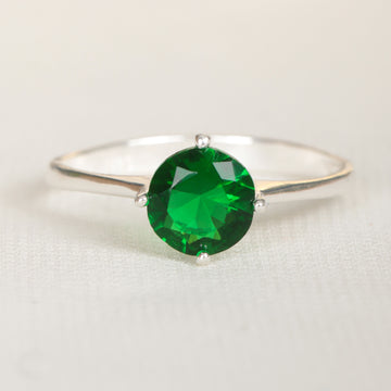 Emerald Green Dainty Ring For Women Engagement Ring Emerald Ring Green Emerald Solitaire Ring Sterling Silver Dainty Ring
